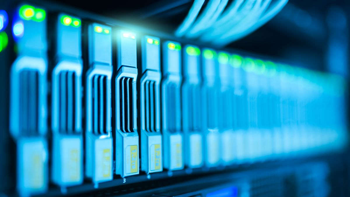 流量统计：实时查看带宽占用与流量使用情况